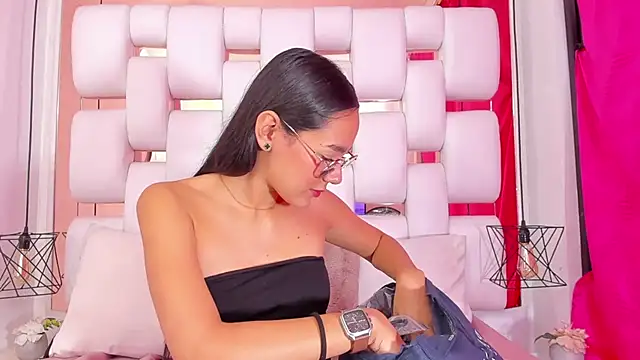 Snapshot of EmmyCruzZ chatting on 09.20.25 EmmyCruzZ online show from 09.20.25