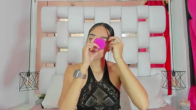 Snapshot of EmmyCruzZ chatting on 09.26.25 EmmyCruzZ online show from 09.26.25