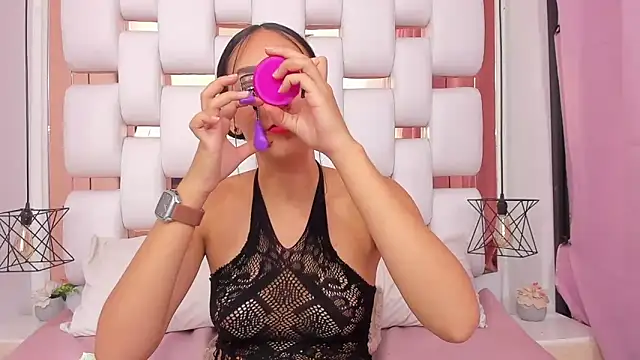 Snapshot of EmmyCruzZ chatting on 11.02.25 EmmyCruzZ online show from 11.02.25