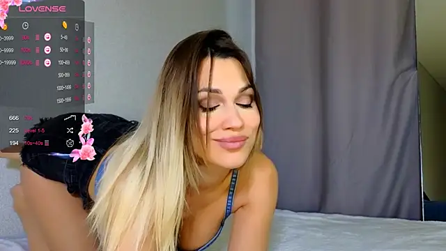 StephanyLuxe online show from 12.04.25