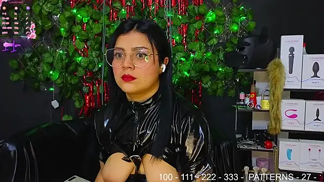 Snapshot of Sweett_Mollyy chatting on 02.11.26 Sweett Mollyy online show from 02.11.26