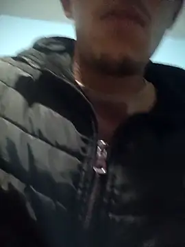 Snapshot of Leonul chatting on 10.05.25 Leonul online show from 10.05.25