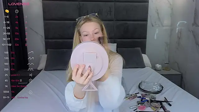 Sarra Cooper online show from 03.17.25