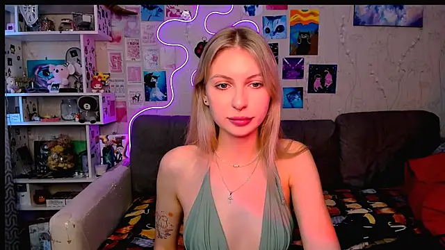 Snapshot of Maria_Hunt chatting on 12.14.24 Maria Hunt online show from 12.14.24