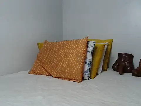 Snapshot of glam_mish chatting on 04.08.26 glam mish online show from 04.08.26