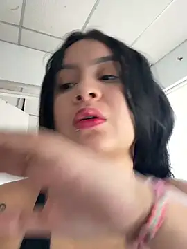 Pretty Isadora online show from 12.30.24