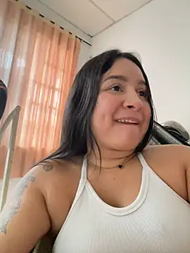 Pretty Isadora online show from 01.05.25