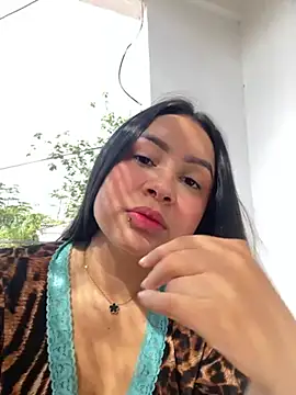 Pretty Isadora online show from 01.27.25