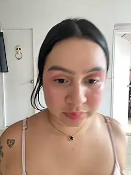 Pretty Isadora online show from 02.04.25