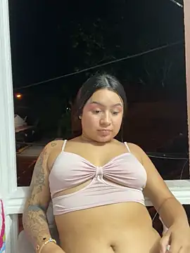 Pretty Isadora online show from 02.05.25