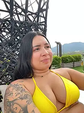 Pretty Isadora online show from 02.06.25