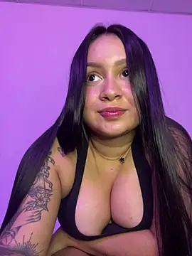 Pretty Isadora online show from 03.15.25