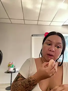 Pretty Isadora online show from 03.15.25