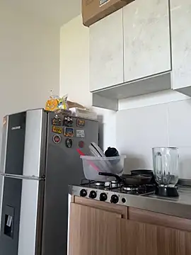 Pretty Isadora online show from 12.14.25