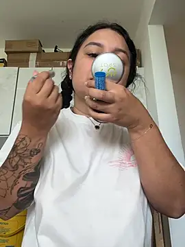 Pretty Isadora online show from 03.07.26