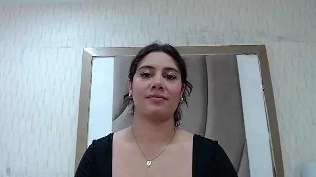 Snapshot of ThyaraJhons chatting on 03.12.25 ThyaraJhons online show from 03.12.25