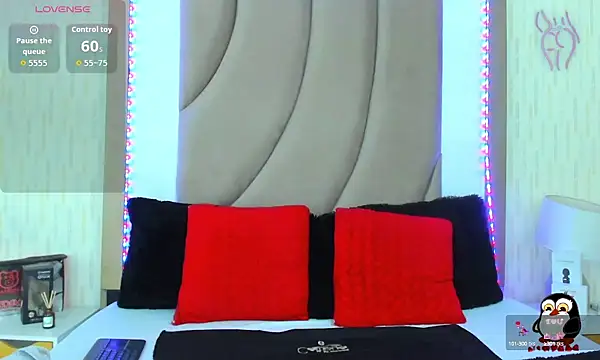 Snapshot of ThyaraJhons chatting on 09.18.25 ThyaraJhons online show from 09.18.25