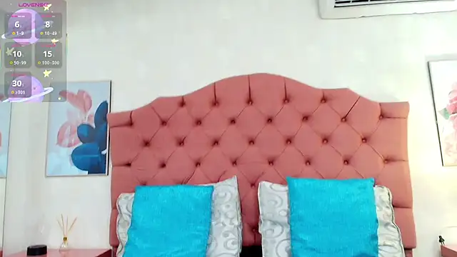 Snapshot of ThyaraJhons chatting on 11.18.25 ThyaraJhons online show from 11.18.25