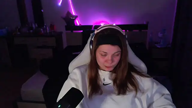 helengilmor online show from 12.13.25