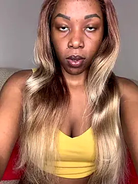 Snapshot of ebony_spicy69 chatting on 09.20.25 ebony spicy69 online show from 09.20.25