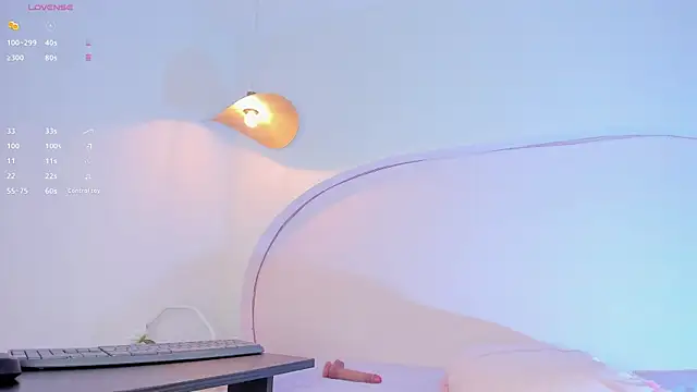 katiepeach  online show from 03.03.25