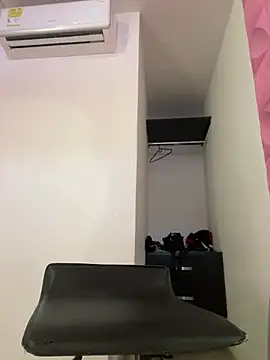 Snapshot of loly-yandere chatting on 03.06.25 loly-yandere online show from 03.06.25