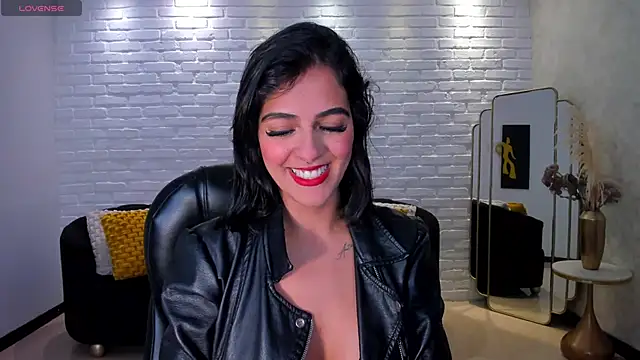 Snapshot of VictoriaMilan_ chatting on 12.06.24 VictoriaMilan online show from 12.06.24