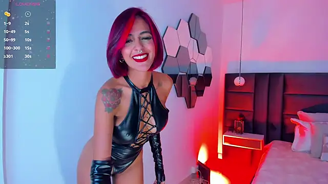 Snapshot of VictoriaMilan_ chatting on 03.19.25 VictoriaMilan online show from 03.19.25
