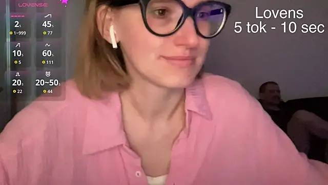Snapshot of Sexy_Sweets chatting on 06.26.26 Sexy Sweets online show from 06.26.26