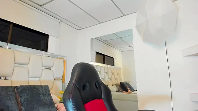 Snapshot of Naomi-Haruno chatting on 01.24.25 Naomi-Haruno online show from 01.24.25