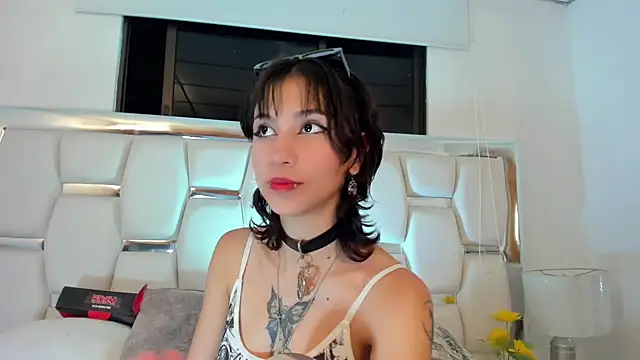 Snapshot of Naomi-Haruno chatting on 02.06.25 Naomi-Haruno online show from 02.06.25