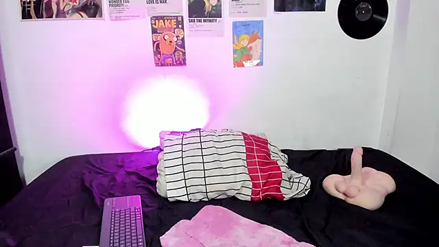 Snapshot of Naomi-Haruno chatting on 10.17.25 Naomi-Haruno online show from 10.17.25