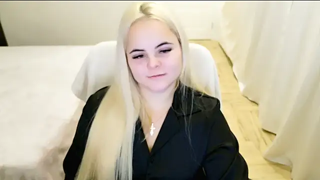 Snapshot of lovely-eyes chatting on 12.14.24 lovely-eyes online show from 12.14.24