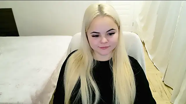 Snapshot of lovely-eyes chatting on 12.19.24 lovely-eyes online show from 12.19.24