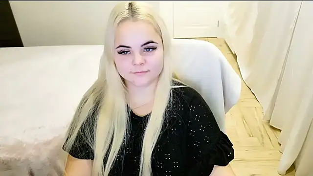 Snapshot of lovely-eyes chatting on 12.25.24 lovely-eyes online show from 12.25.24