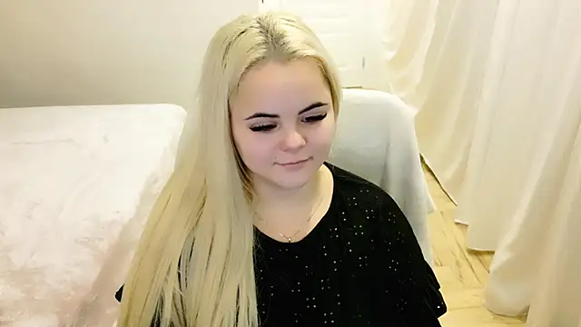 Snapshot of lovely-eyes chatting on 12.27.24 lovely-eyes online show from 12.27.24