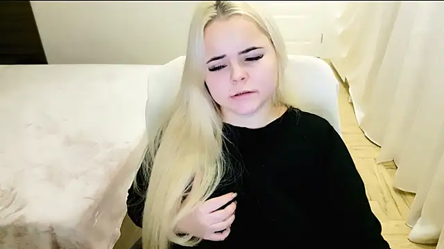 Snapshot of lovely-eyes chatting on 12.28.24 lovely-eyes online show from 12.28.24