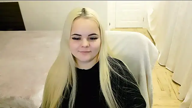 Snapshot of lovely-eyes chatting on 12.31.24 lovely-eyes online show from 12.31.24