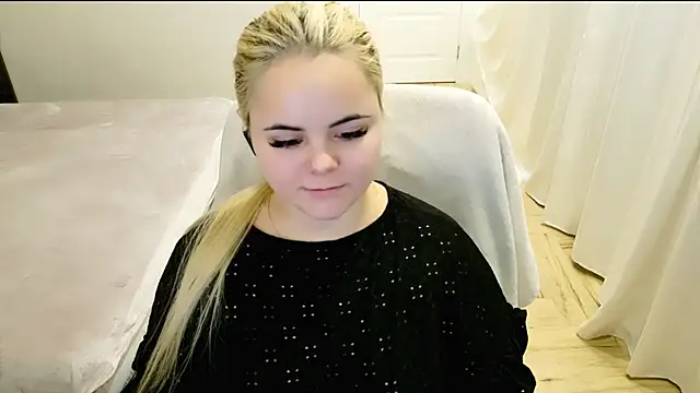 Snapshot of lovely-eyes chatting on 01.04.25 lovely-eyes online show from 01.04.25