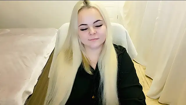 Snapshot of lovely-eyes chatting on 01.05.25 lovely-eyes online show from 01.05.25