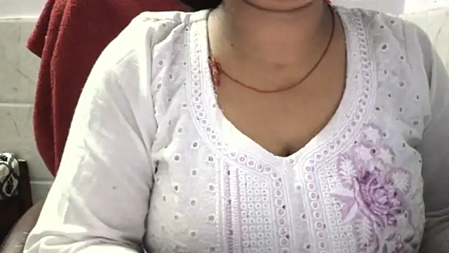 Snapshot of Gulaboo_bhabi chatting on 04.18.26 Gulaboo bhabi online show from 04.18.26