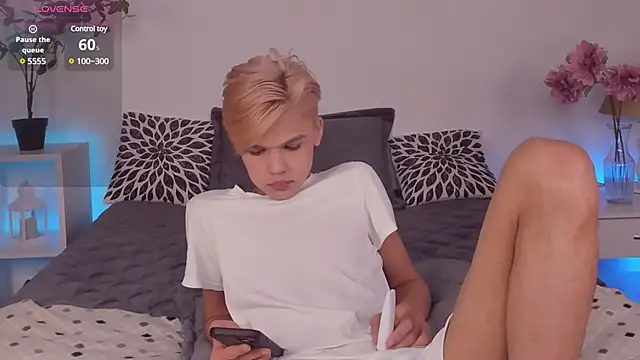 Snapshot of Felix_Rey chatting on 02.04.25 Felix Rey online show from 02.04.25