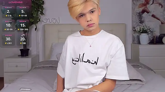 Snapshot of Felix_Rey chatting on 02.18.25 Felix Rey online show from 02.18.25