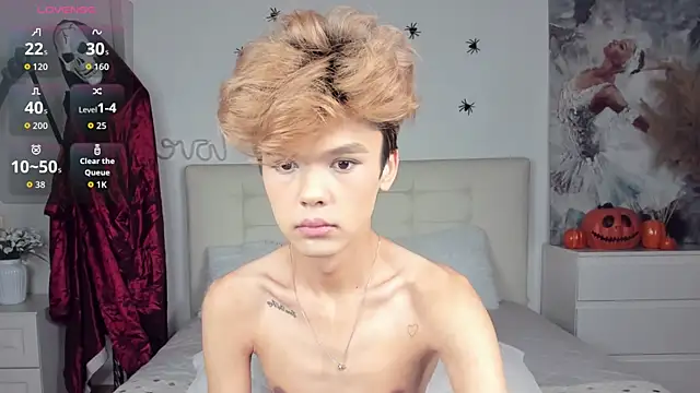 Snapshot of Felix_Rey chatting on 10.24.25 Felix Rey online show from 10.24.25