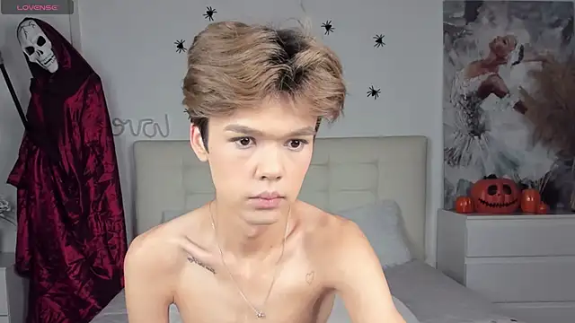 Snapshot of Felix_Rey chatting on 10.31.25 Felix Rey online show from 10.31.25