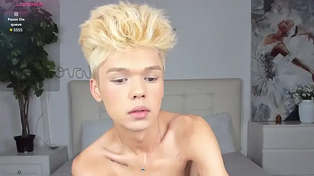 Snapshot of Felix_Rey chatting on 11.30.25 Felix Rey online show from 11.30.25