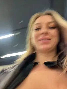 Snapshot of Sweet___Emily chatting on 01.15.25 Sweet Emily online show from 01.15.25