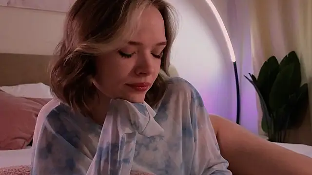 Snapshot of Eva_Natsumi chatting on 02.12.25 Eva Natsumi online show from 02.12.25