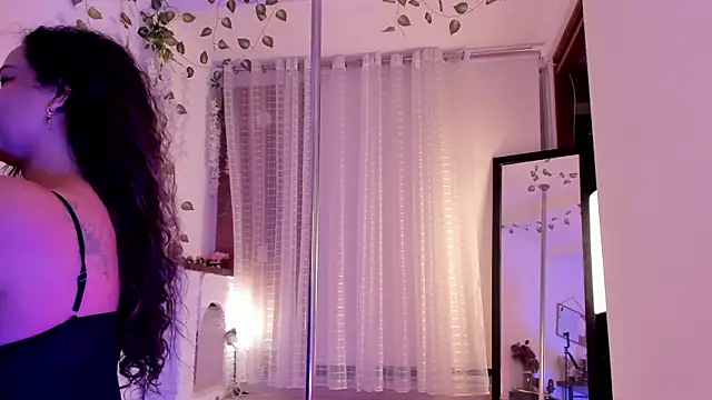 Snapshot of Anagreys chatting on 06.18.26 Anagreys online show from 06.18.26