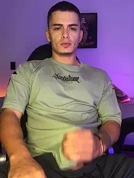 Snapshot of danny_42027 chatting on 12.19.24 danny 42027 online show from 12.19.24